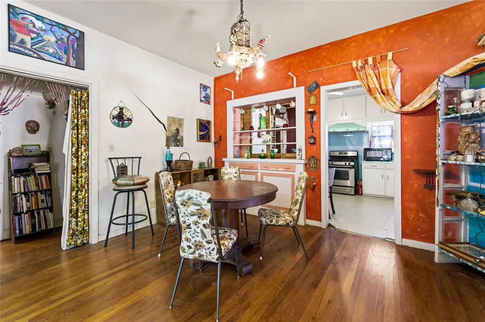 242 S Sycamore Avenue New Braunfels, TX 78130