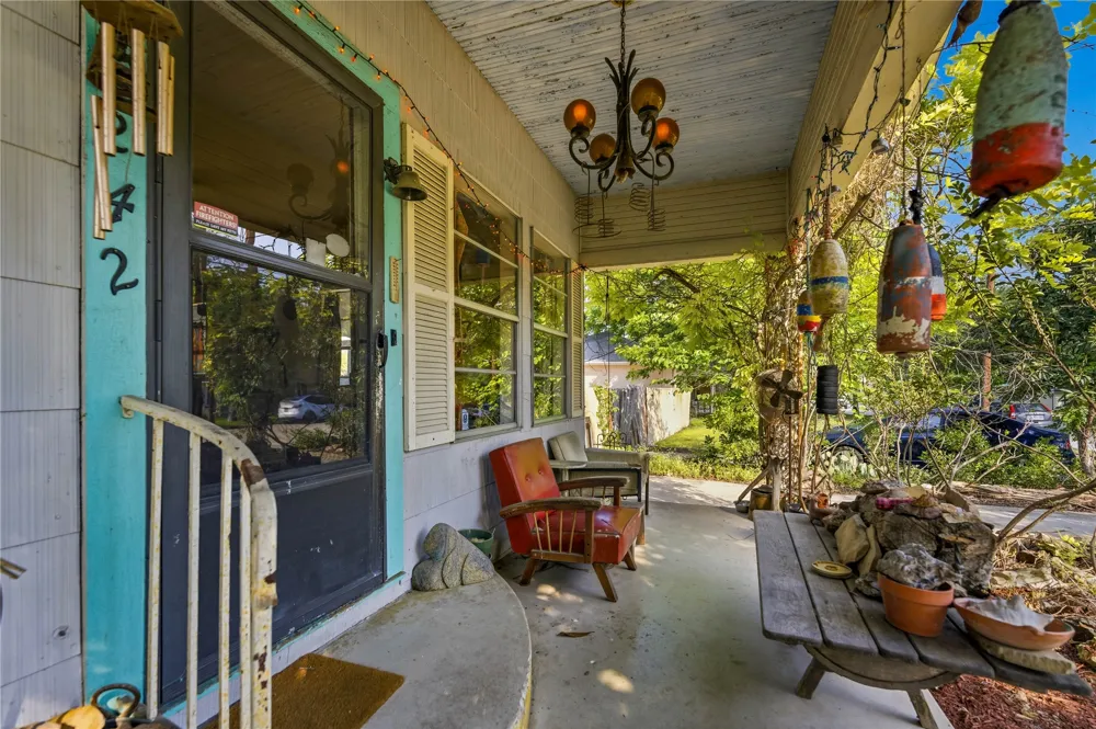 242 S Sycamore Avenue New Braunfels, TX 78130