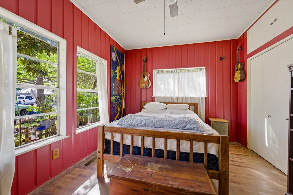 242 S Sycamore Avenue New Braunfels, TX 78130
