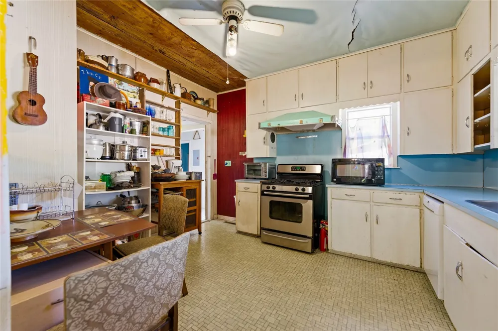 242 S Sycamore Avenue New Braunfels, TX 78130