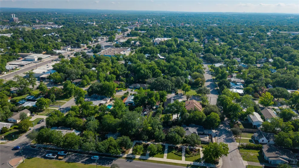242 S Sycamore Avenue New Braunfels, TX 78130
