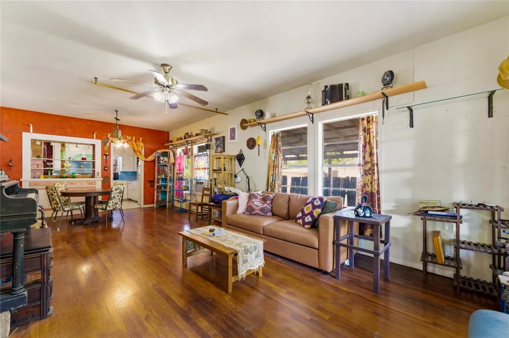 242 S Sycamore Avenue New Braunfels, TX 78130