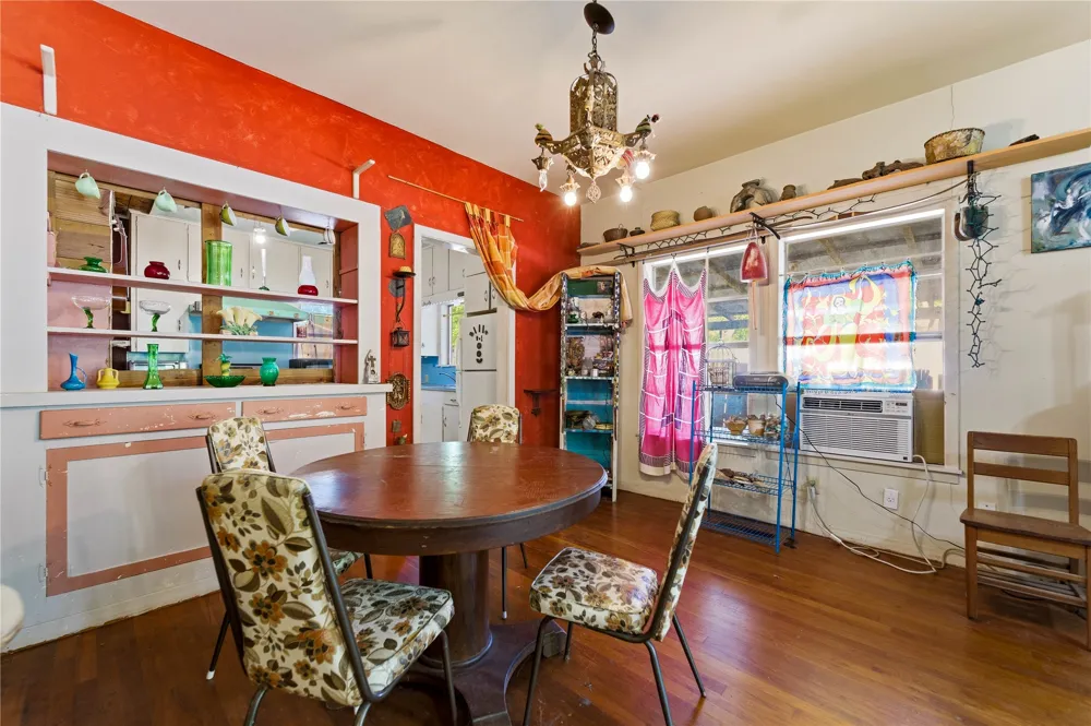 242 S Sycamore Avenue New Braunfels, TX 78130