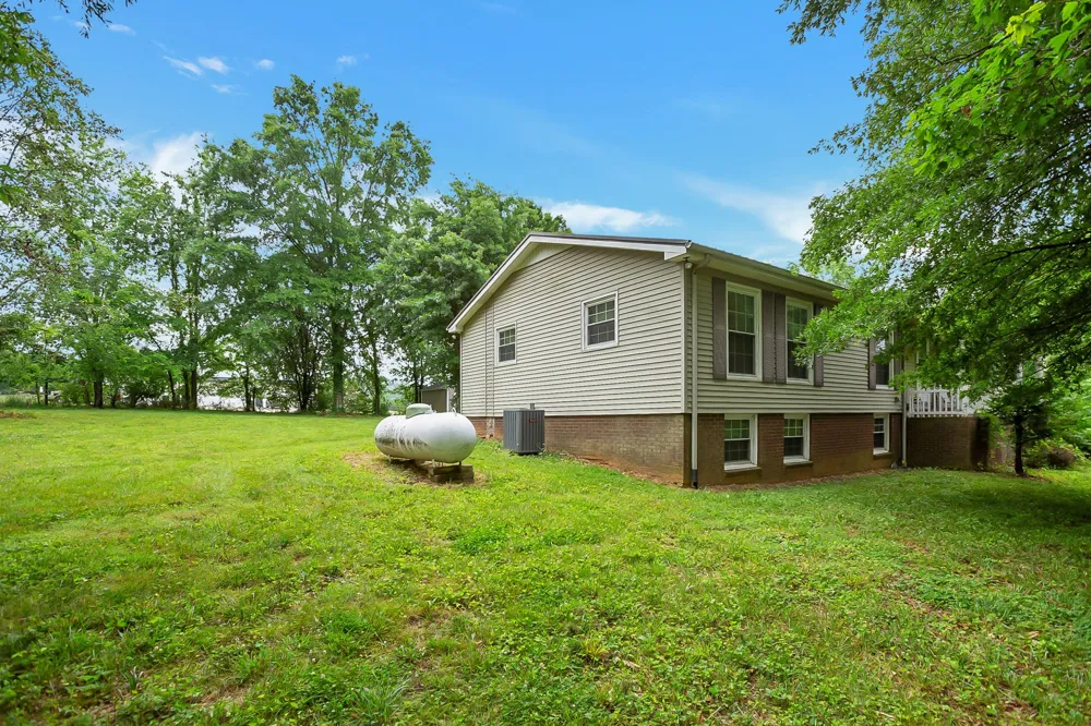 2226 Hwy 25 W Cottontown, TN 37048