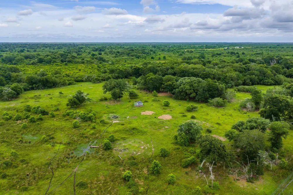 208 Cr 208 Danbury, TX 77534