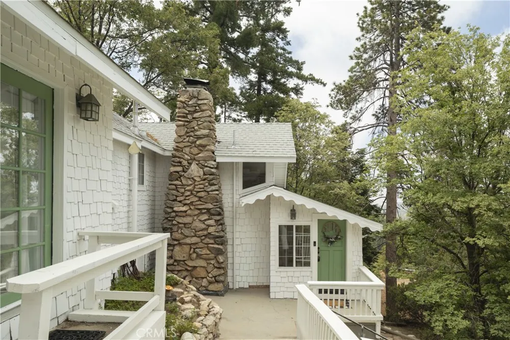 26498 Lake Forest Drive Twin Peaks, CA 92391