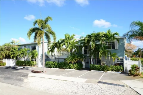 57 NE 24th St #63