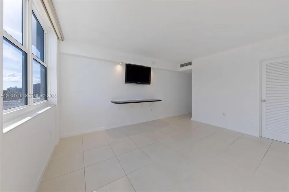 10350 W Bay Harbor Dr #5E Bay Harbor Islands, FL 33154