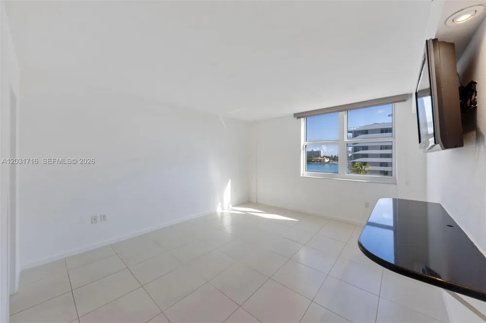 10350 W Bay Harbor Dr #5E Bay Harbor Islands, FL 33154