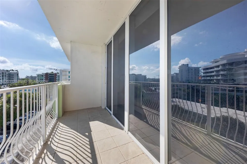 10350 W Bay Harbor Dr #5E Bay Harbor Islands, FL 33154