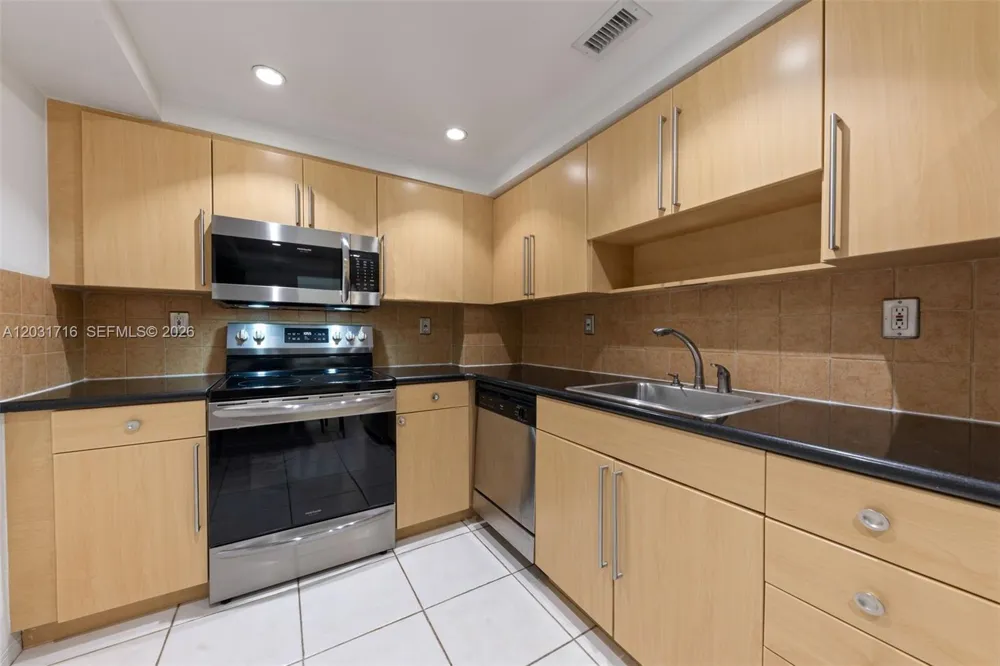 10350 W Bay Harbor Dr #5E Bay Harbor Islands, FL 33154