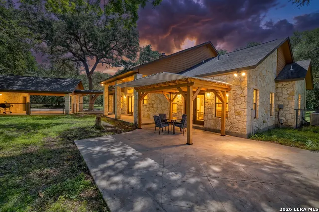 382 Arboles Ct Concan, TX 78838