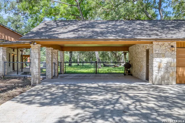 382 Arboles Ct Concan, TX 78838
