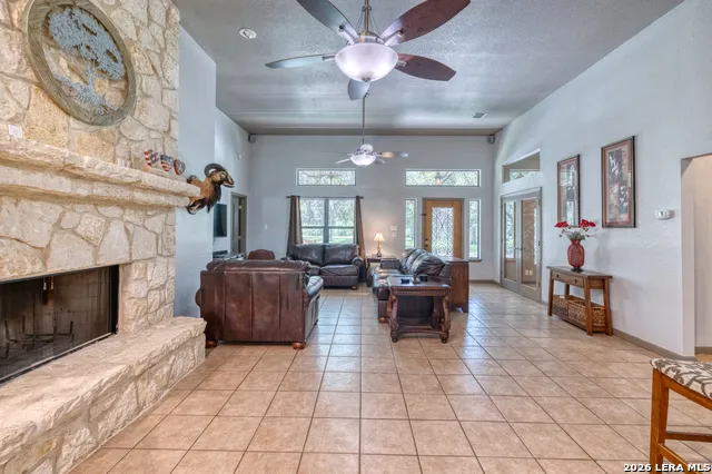 382 Arboles Ct Concan, TX 78838