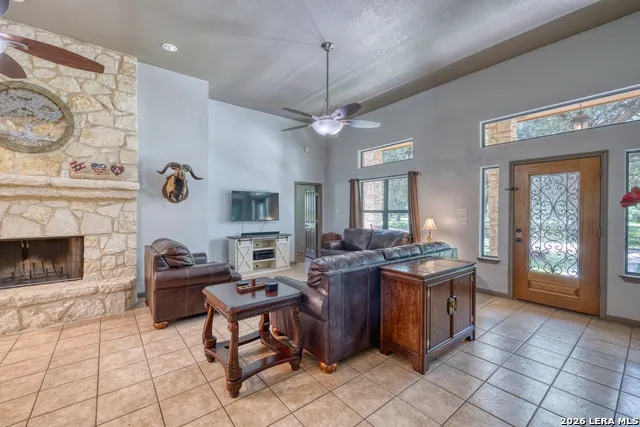 382 Arboles Ct Concan, TX 78838