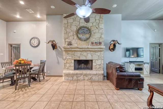 382 Arboles Ct Concan, TX 78838