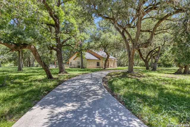 382 Arboles Ct Concan, TX 78838