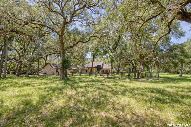 382 Arboles Ct Concan, TX 78838