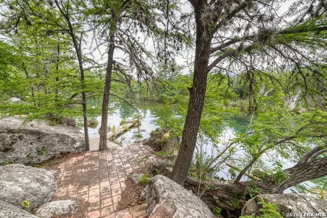 382 Arboles Ct Concan, TX 78838