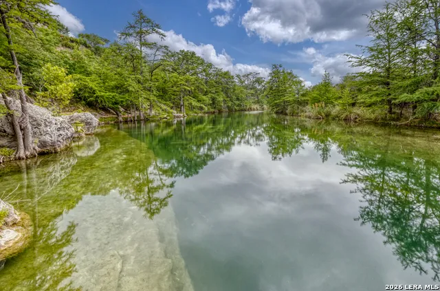 382 Arboles Ct Concan, TX 78838