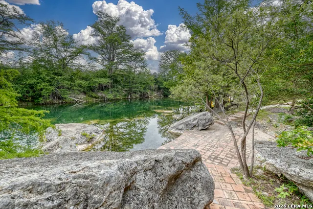 382 Arboles Ct Concan, TX 78838