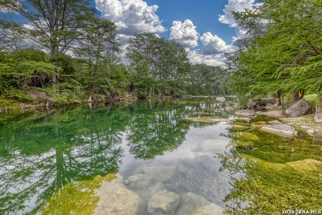 382 Arboles Ct Concan, TX 78838