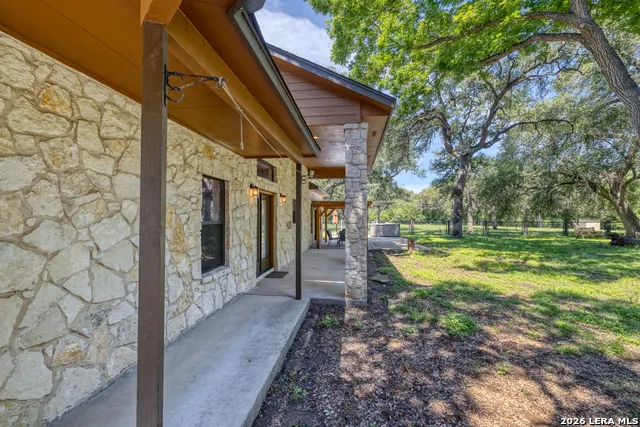 382 Arboles Ct Concan, TX 78838