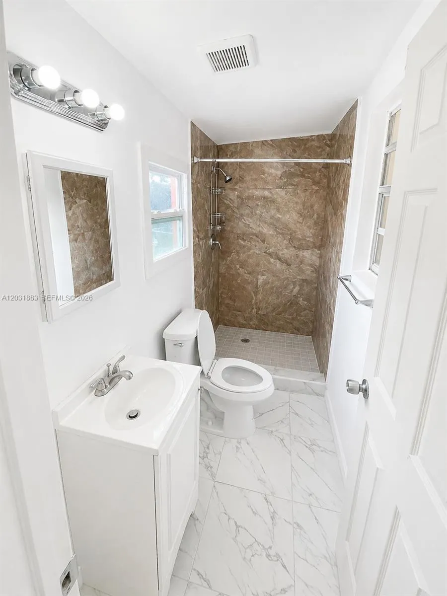 15720 NW 28th Pl Miami Gardens, FL 33054