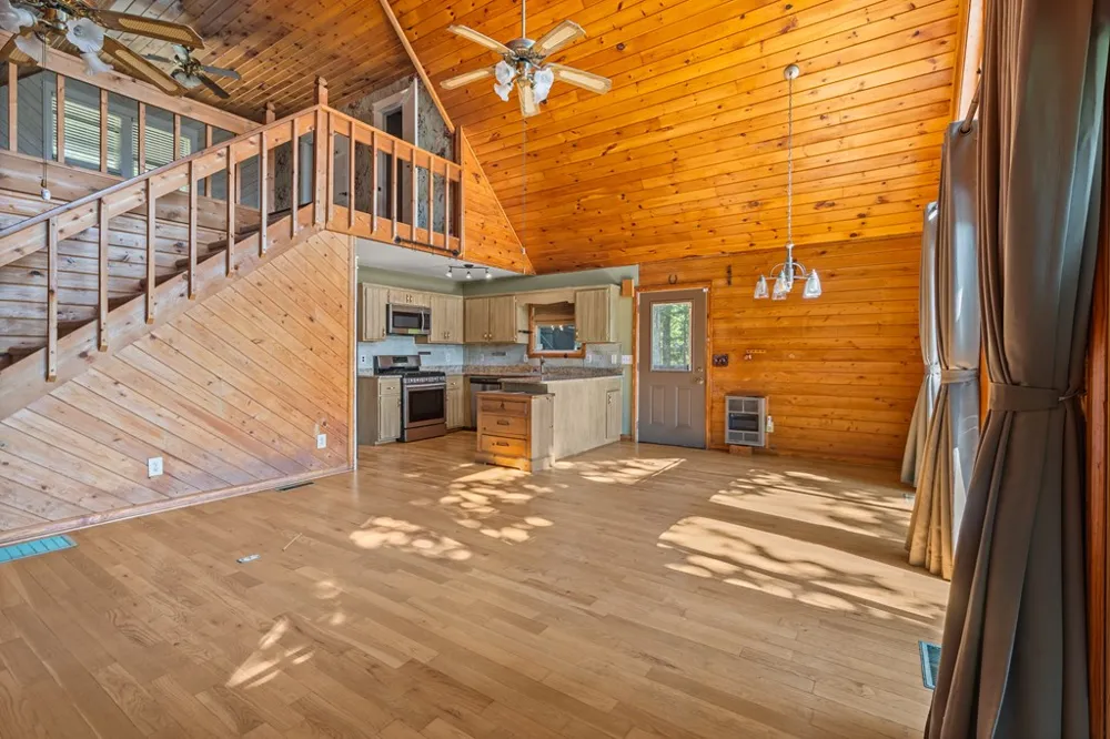 913 Royal Oaks Trail Brasstown, NC 28902