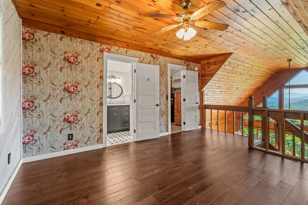 913 Royal Oaks Trail Brasstown, NC 28902