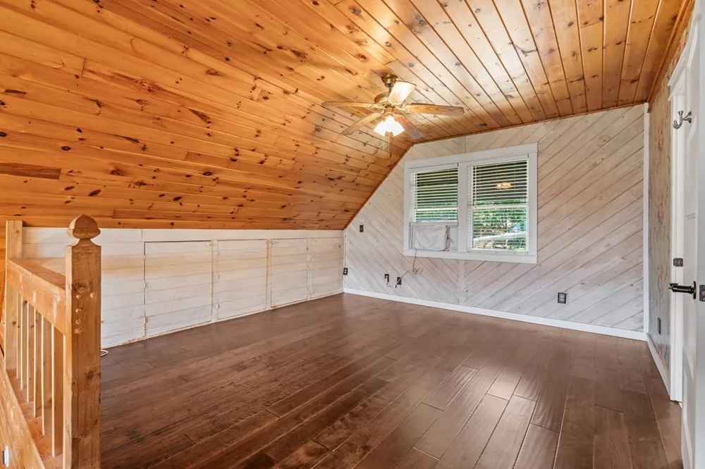 913 Royal Oaks Trail Brasstown, NC 28902