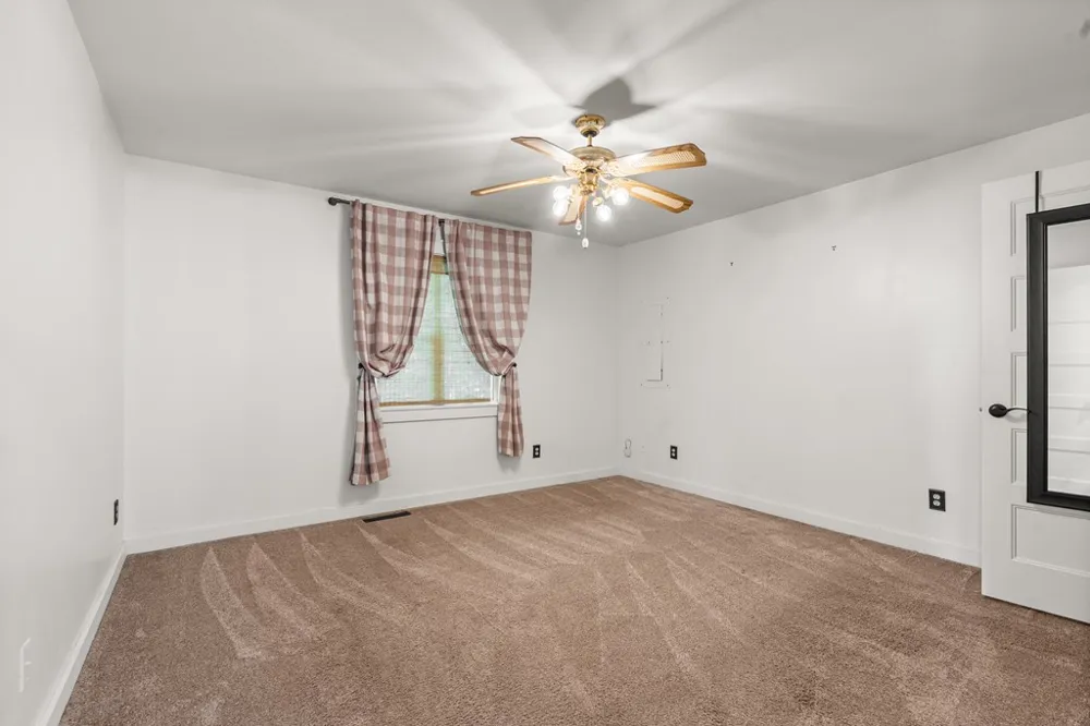 913 Royal Oaks Trail Brasstown, NC 28902
