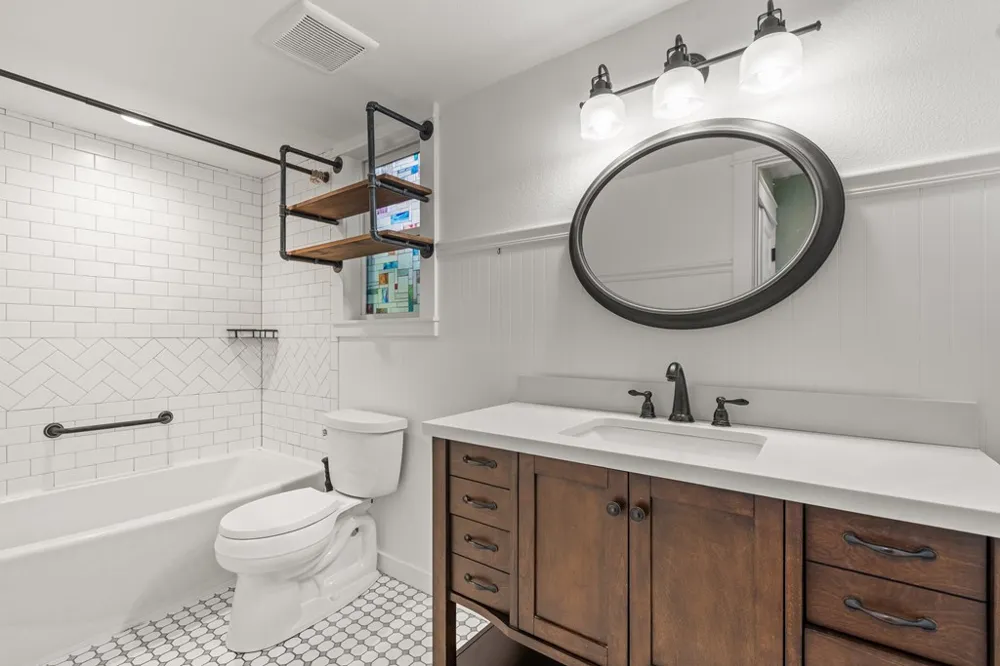 913 Royal Oaks Trail Brasstown, NC 28902