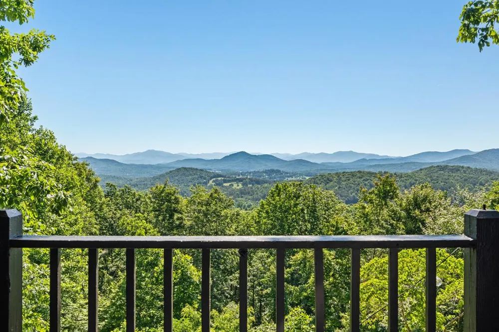 913 Royal Oaks Trail Brasstown, NC 28902