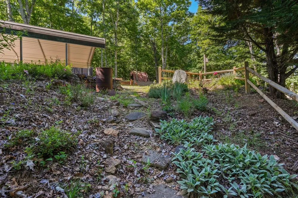 913 Royal Oaks Trail Brasstown, NC 28902