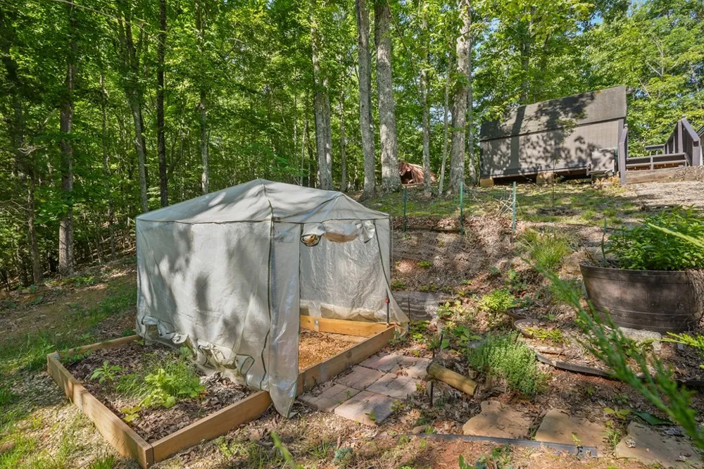 913 Royal Oaks Trail Brasstown, NC 28902