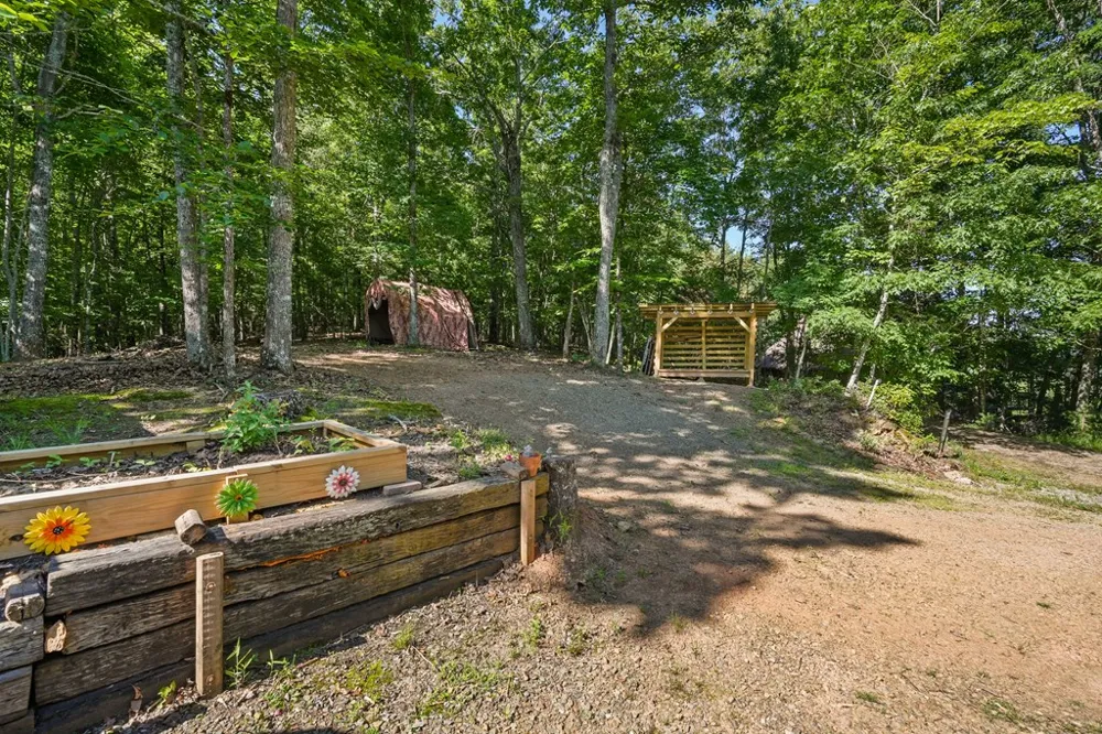 913 Royal Oaks Trail Brasstown, NC 28902