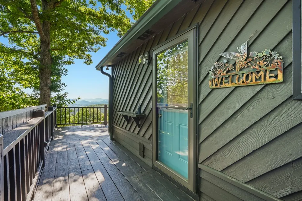 913 Royal Oaks Trail Brasstown, NC 28902