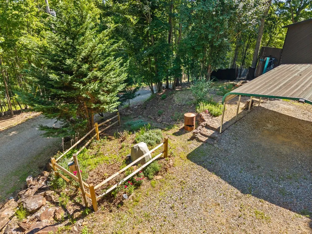 913 Royal Oaks Trail Brasstown, NC 28902