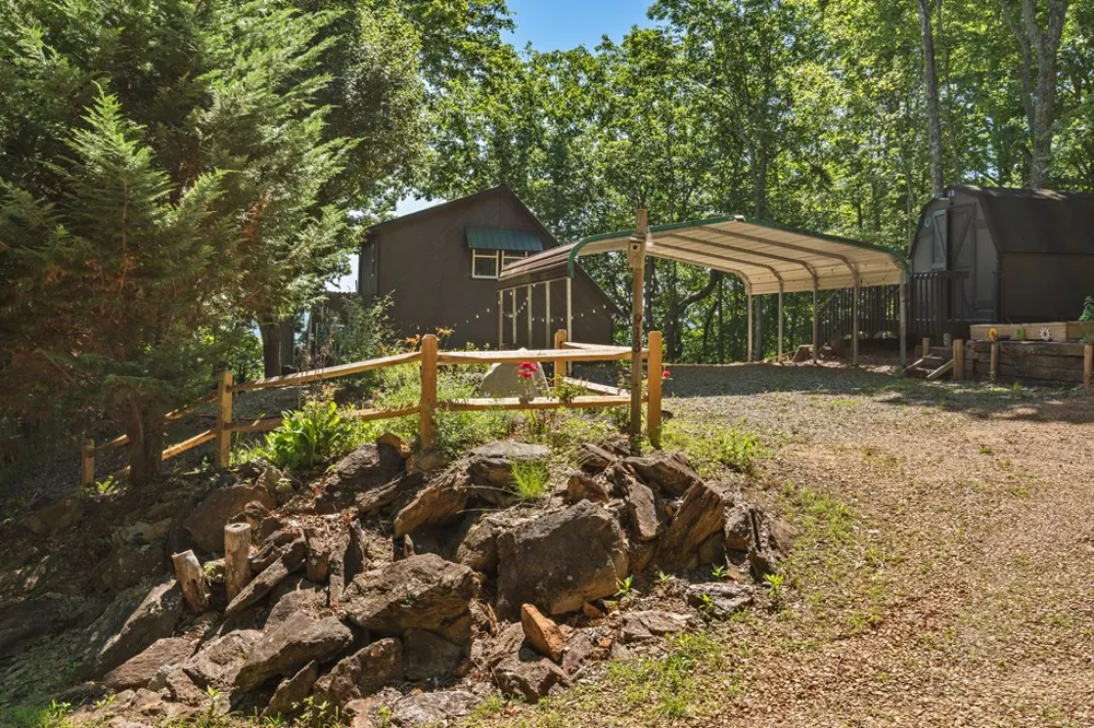 913 Royal Oaks Trail Brasstown, NC 28902