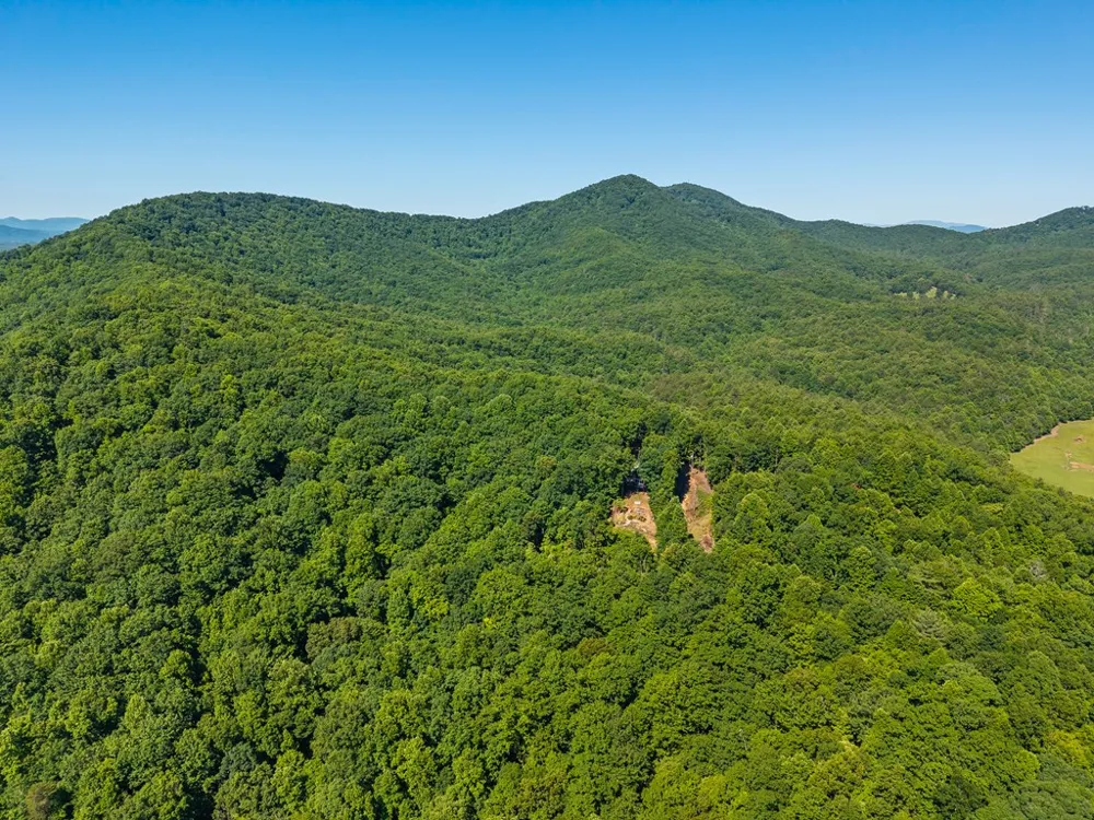 913 Royal Oaks Trail Brasstown, NC 28902