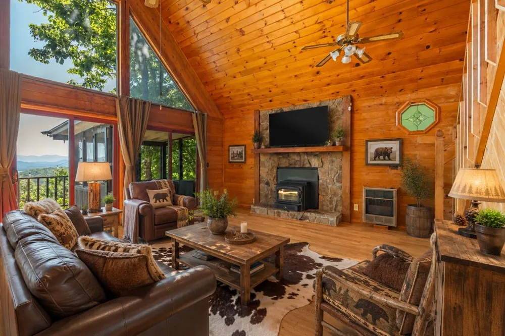913 Royal Oaks Trail Brasstown, NC 28902