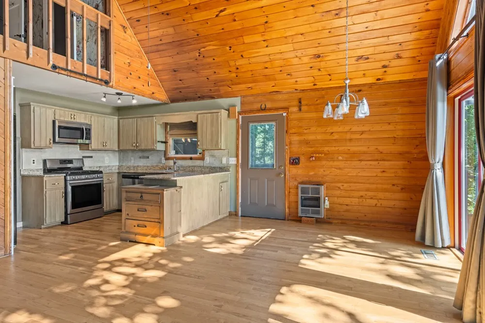 913 Royal Oaks Trail Brasstown, NC 28902