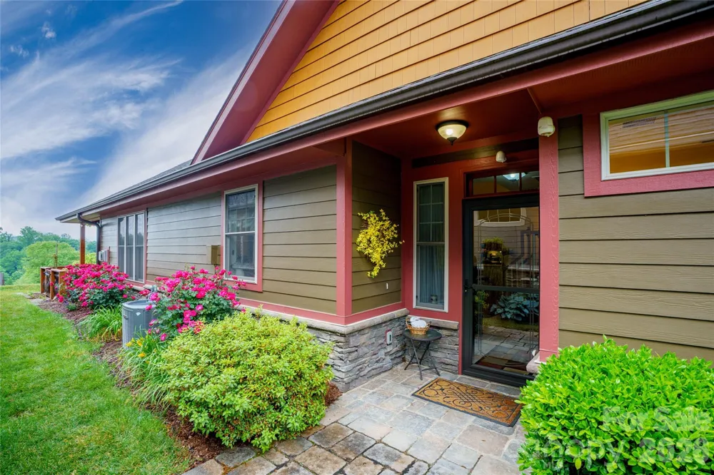 3 Holland Mountain View Asheville, NC 28804