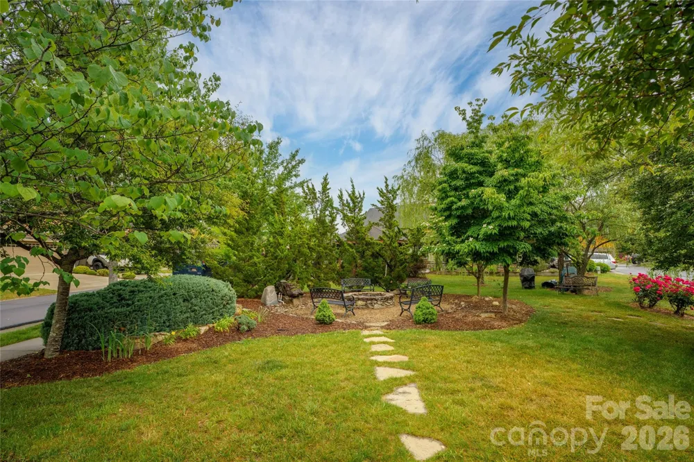 3 Holland Mountain View Asheville, NC 28804