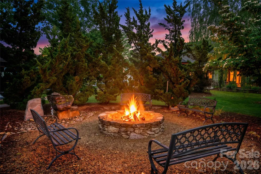 3 Holland Mountain View Asheville, NC 28804