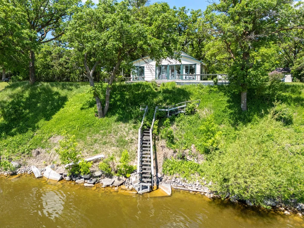 15815 Sandy Beach Road SE Mentor, MN 56736