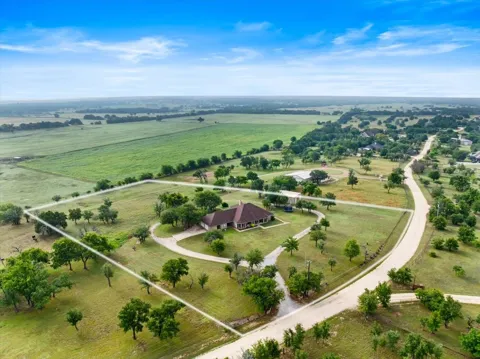 719 Private Road 897