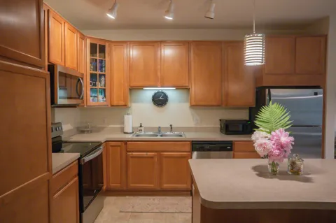 7100 Metro Boulevard #113