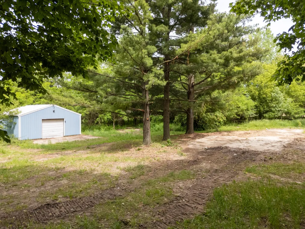 41756 24th Street Bloomingdale, MI 49026